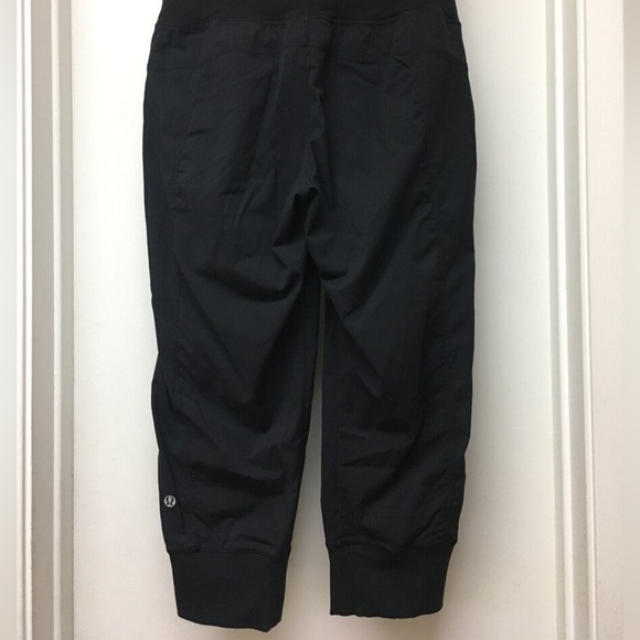 Lululemon Black IN FLUX Jogger Crop Pants Swift Sz 4 Black No Flaws - Picture 8 of 8